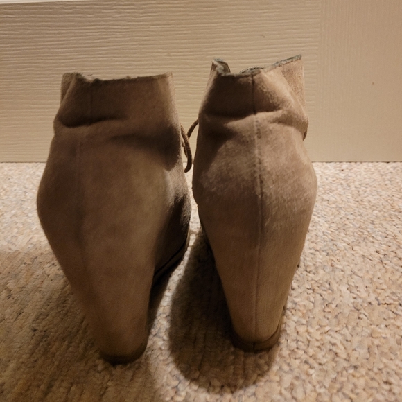 Suede DV by Dolce Vita Terri wedge booties - Picture 3 of 3